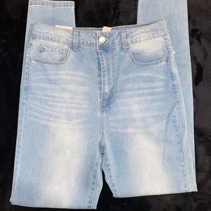 Light wash skinny jeans
